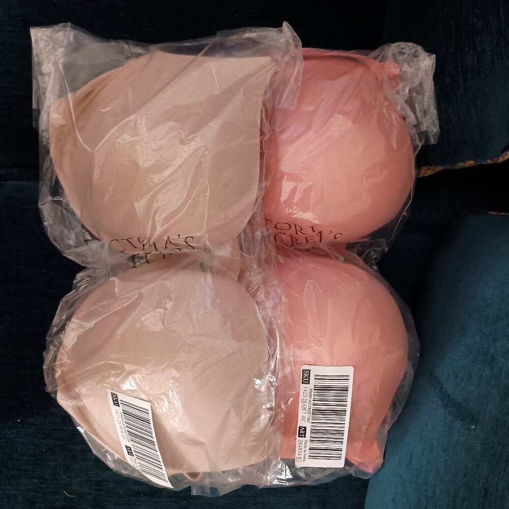 NWT VICTORIA SECRET PINK 2 PIECES BRAS